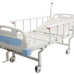 Single Crank Manual ABS Hospital Bed With Castors
